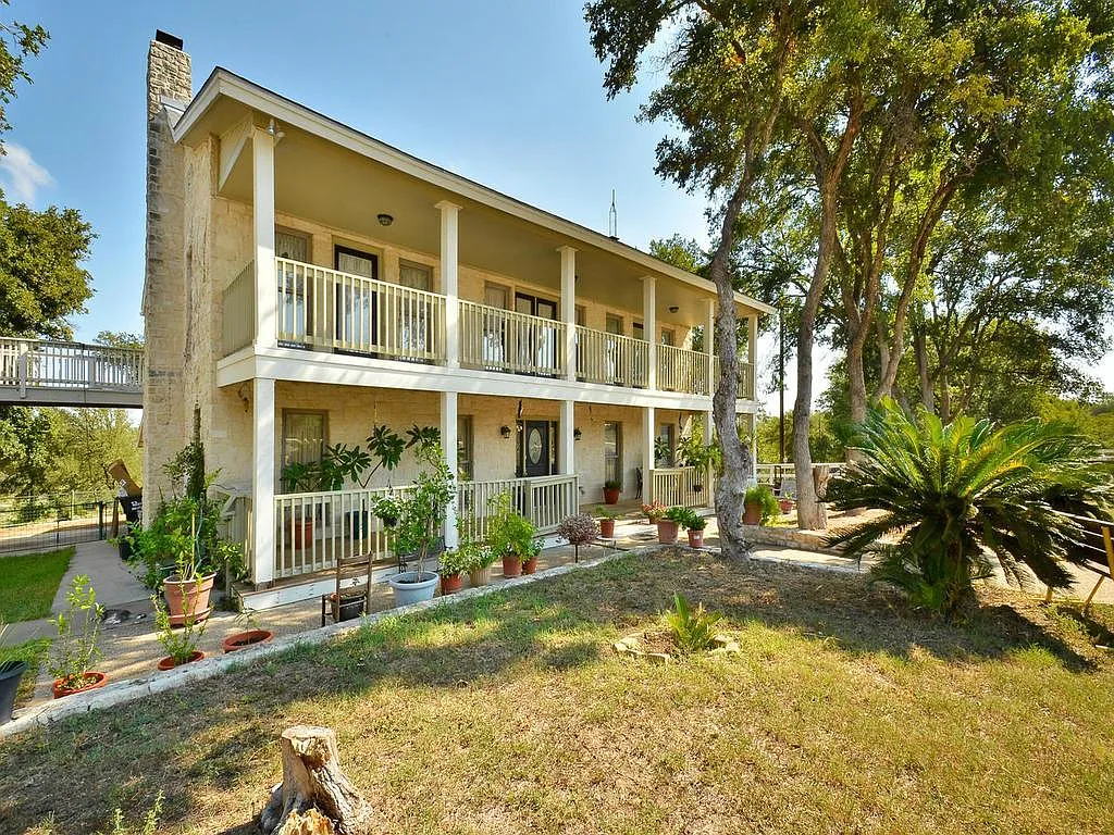 4 bed, 2.5 bath, 2548 sqft, $3,600 — Photo 1