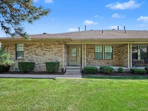 33542 Meldrum St, Chesterfield, MI 48047
