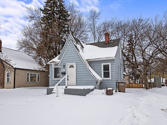 3rd image of 911 N Perry St