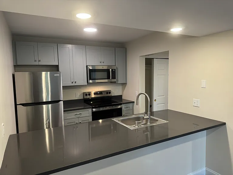 5224-5226 Shelburne Rd #3 — Photo 9
