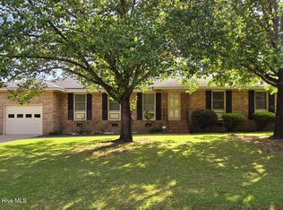 102 Valley Ln, Greenville, NC 27858