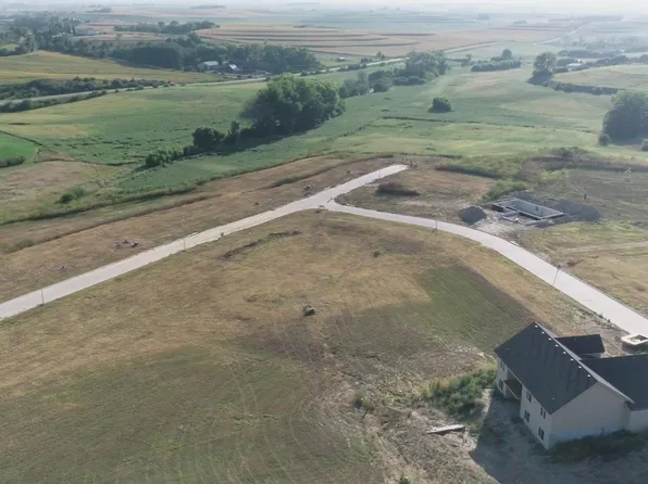 2894 Southern Hills Dr, Blair, NE 68008