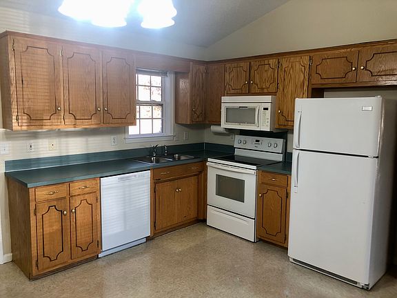 3rd image of 516 Cedar Springs Dr