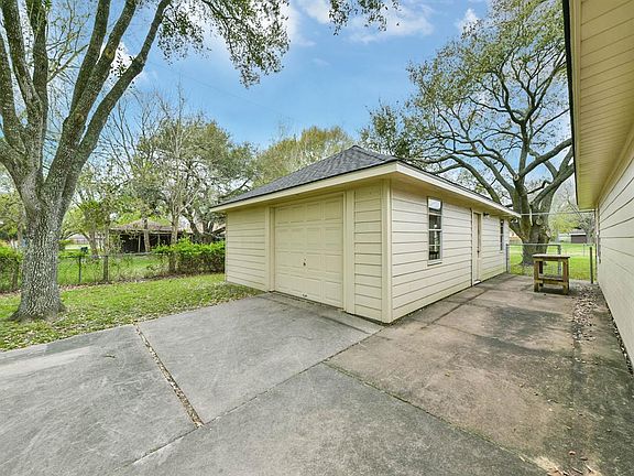 5th image of 15611 Morley Dr