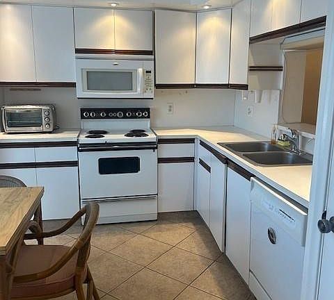 5th image of 3304 Aruba Way #B2