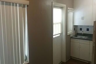 5th image of 812 NE 1st St #2
