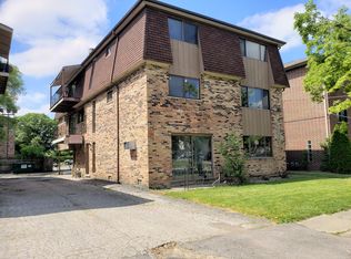 7025 100th St #2, Chicago Ridge, IL 60415