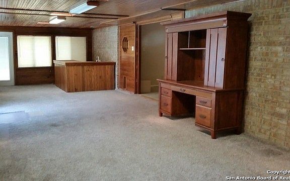 4th image of 4922 Tiffany Ln