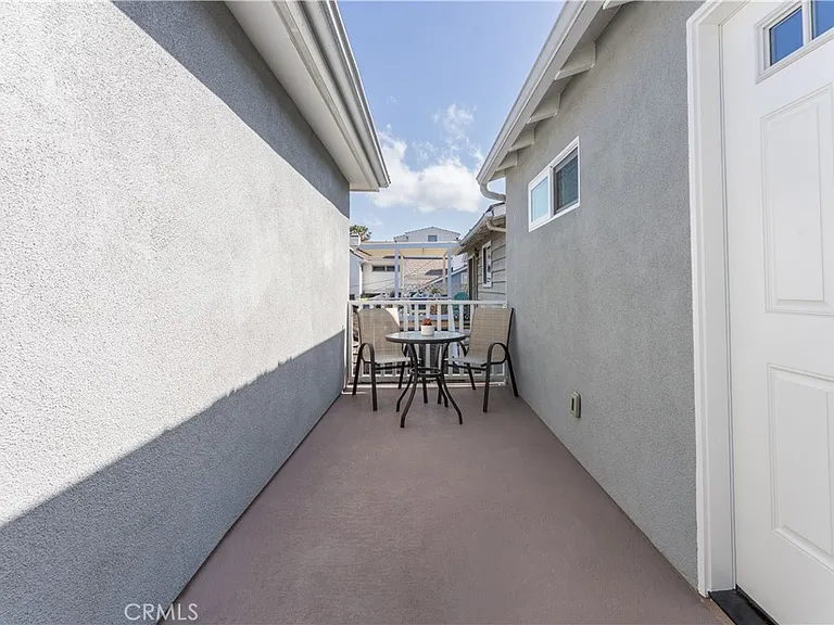 216 Agate Ave #1/2 — Photo 4