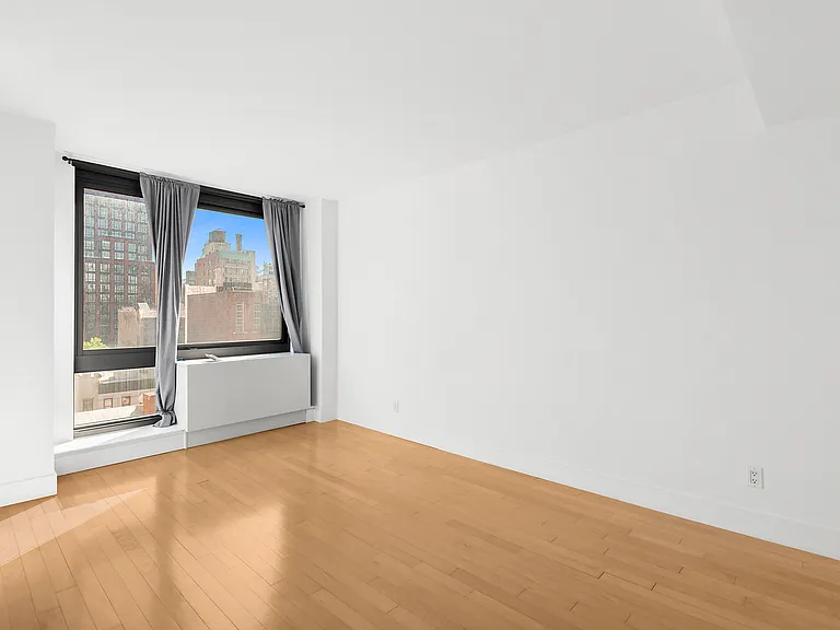 242 E 25th St #9A — Photo 12