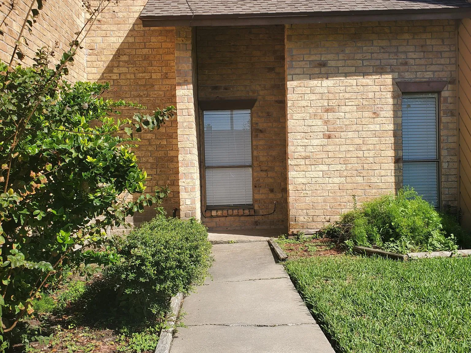 5166 Middlecoff Rd — Photo 2