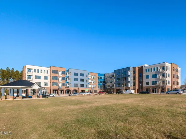 2425 Gathering Square Ct, Fuquay Varina, NC 27526