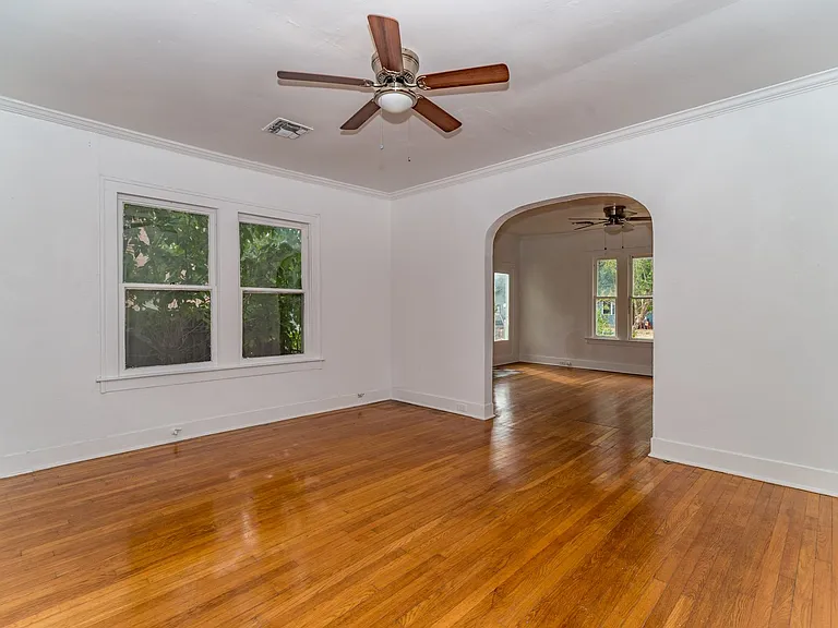 469 E Magnolia Ave — Photo 11