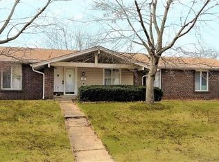 924 Lamplight Ln, Hazelwood, MO 63042