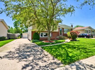 433 W Circle Dr, Addison, IL 60101