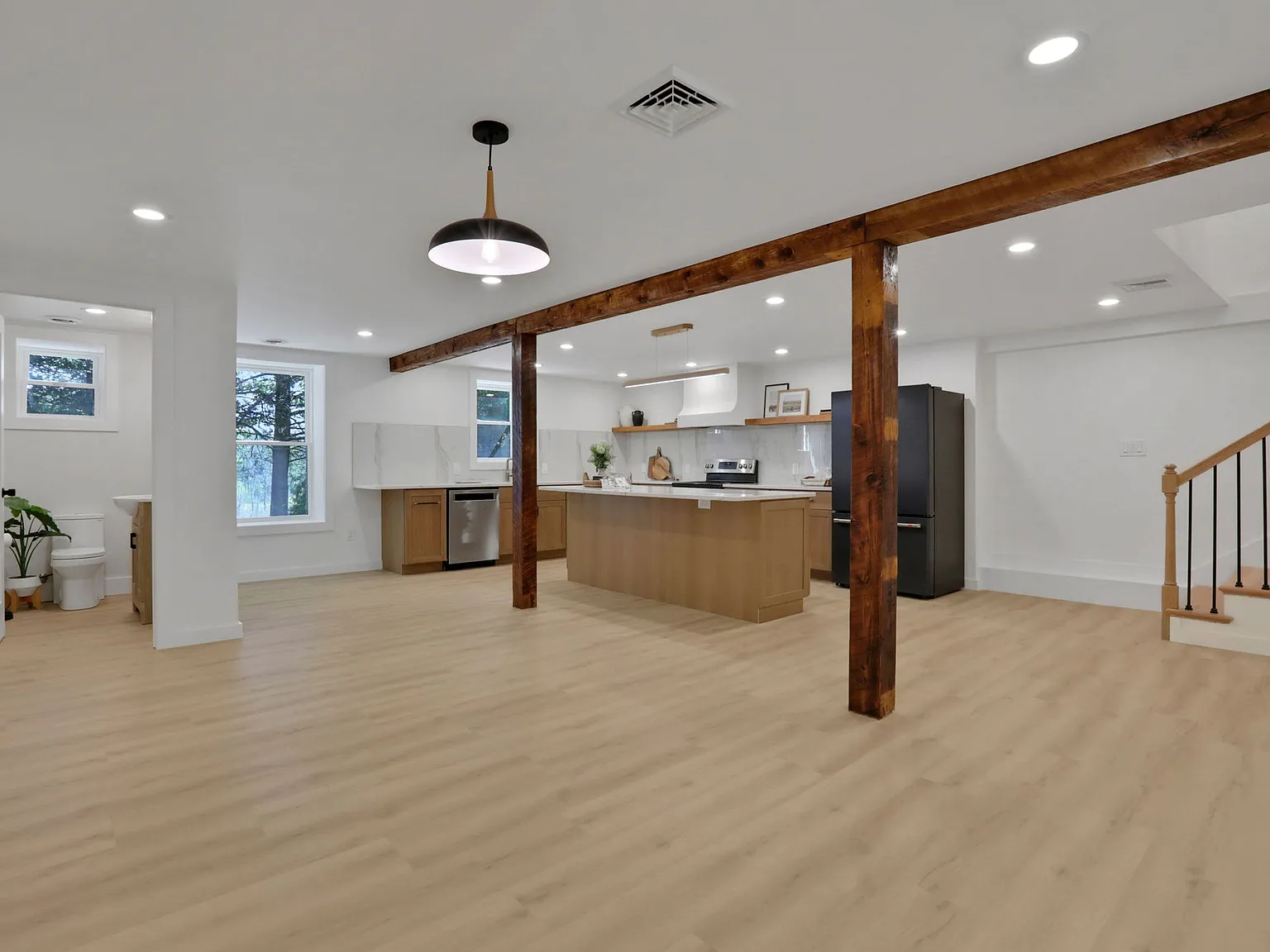 3 bed, 2.5 bath, 2200 sqft, $3,600 — Photo 3