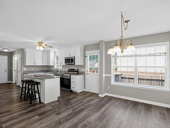 5th image of 16965 Village Ln