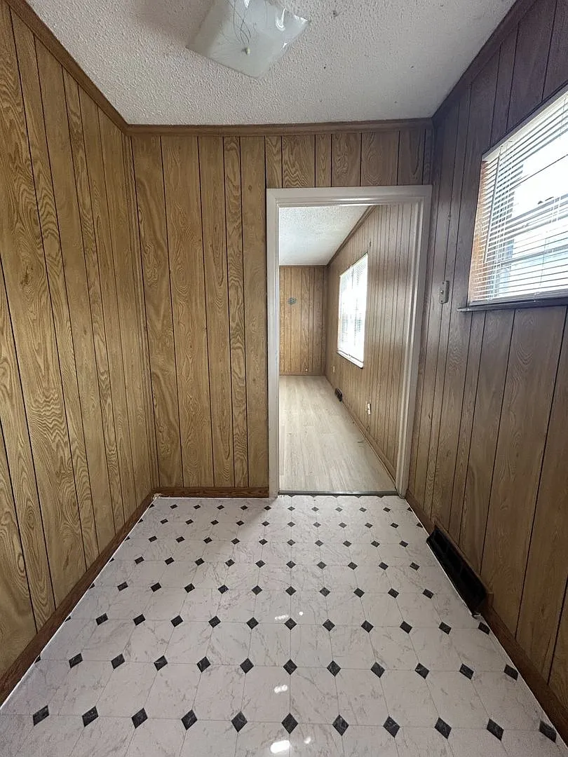 825 S Cherokee — Photo 4