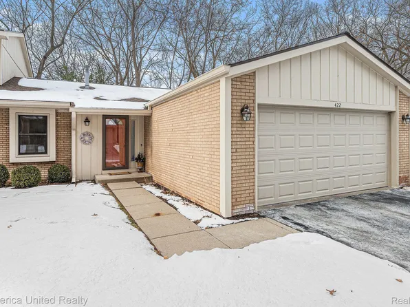 422 Forest Dr, Brighton, MI 48116