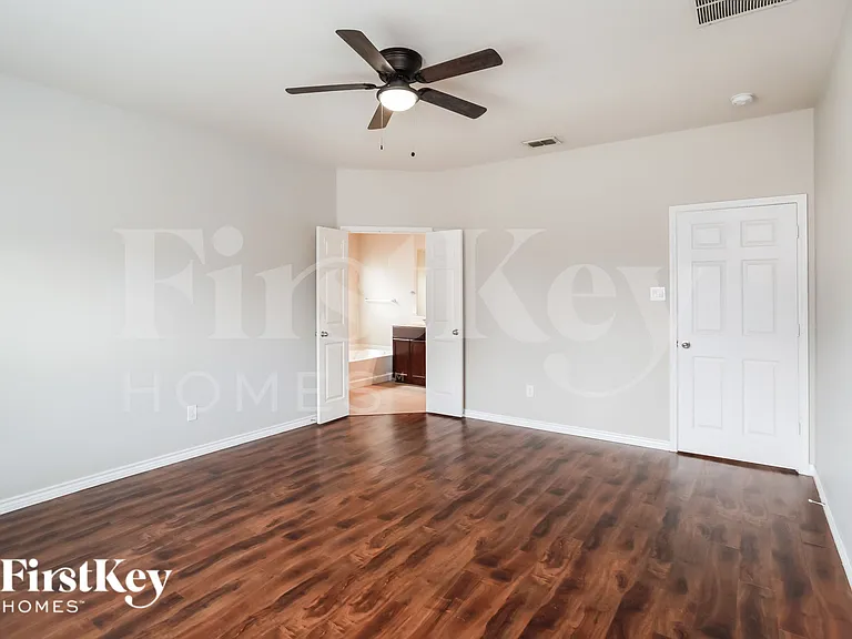 1417 Villa Paloma Blvd — Photo 8