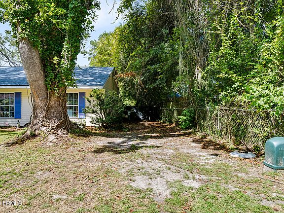 4th image of 3003 North Street