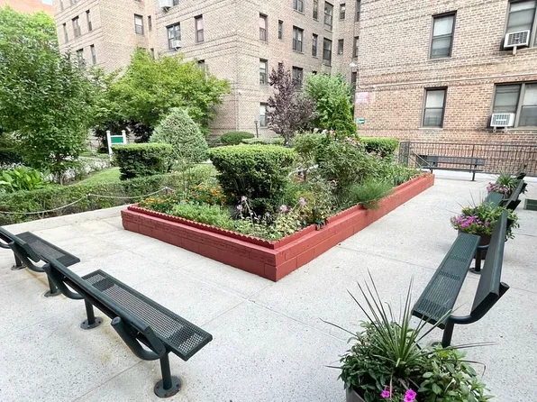 43-40 Union St APT 2D, Flushing, NY 11355