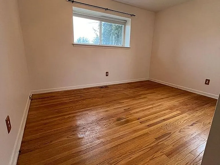 32049 Joy Rd — Photo 7