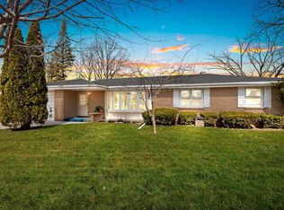 2325 Van Beek Rd, Green Bay, WI 54311