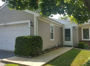 450 Oxford Pl, Roselle, IL 60172