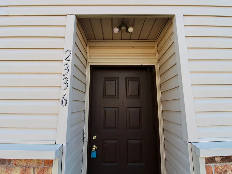 2336 Heatherfield Ln — Photo 2