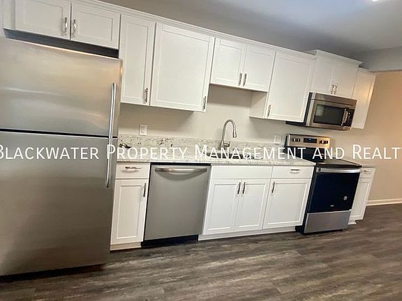 3rd image of 704 Grove St APT A