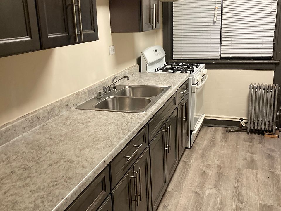 1st image of 5626 S King Dr APT 1