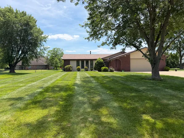 7007 W Meadows Ln, Greenfield, IN 46140