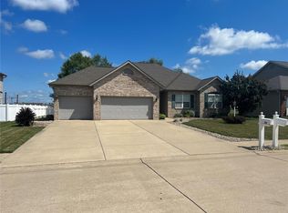 135 Independence Dr, Bethalto, IL 62010