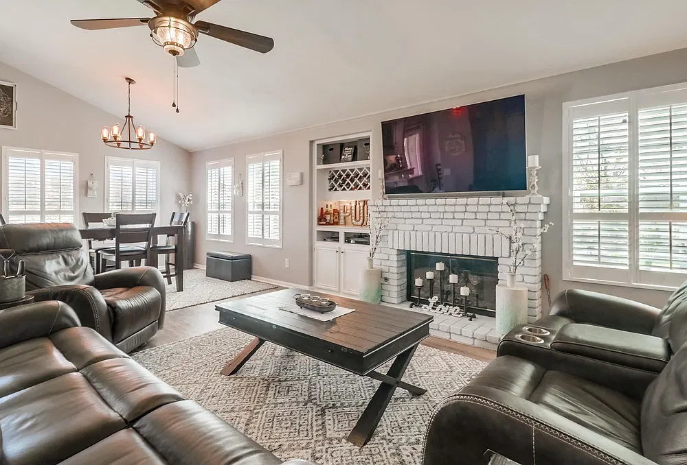 4 bed, 1914 sqft, $4,995 — Photo 4