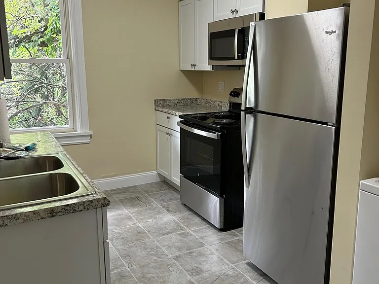 230 Morewood Ave #2 — Photo 3