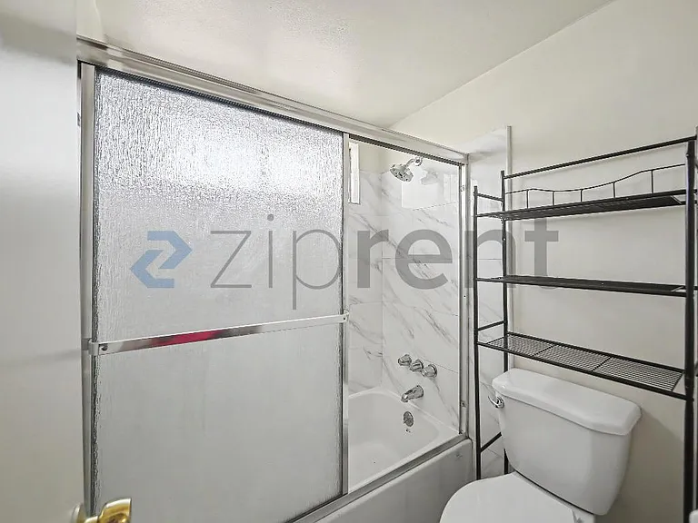 7119 Templeton St #C — Photo 11