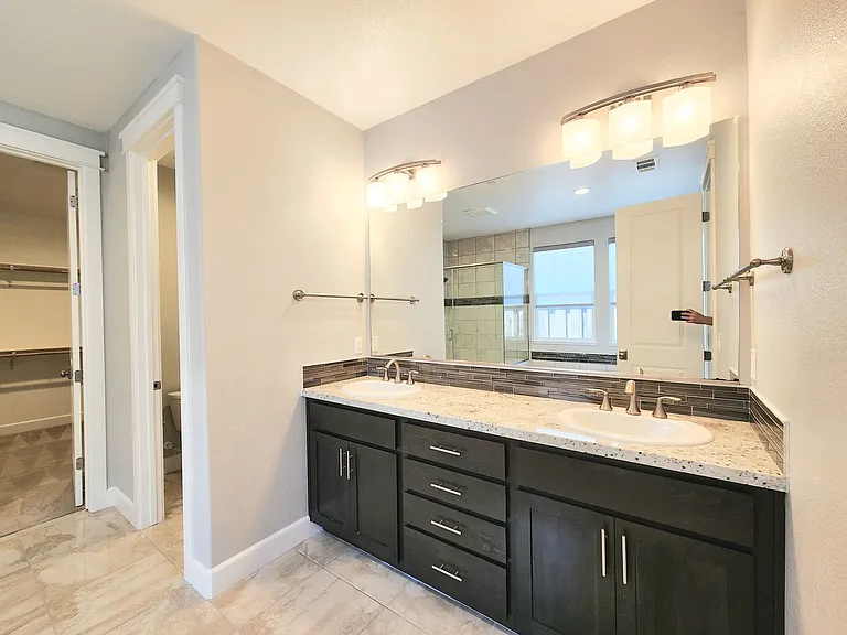 1655 Claremont Dr — Photo 33