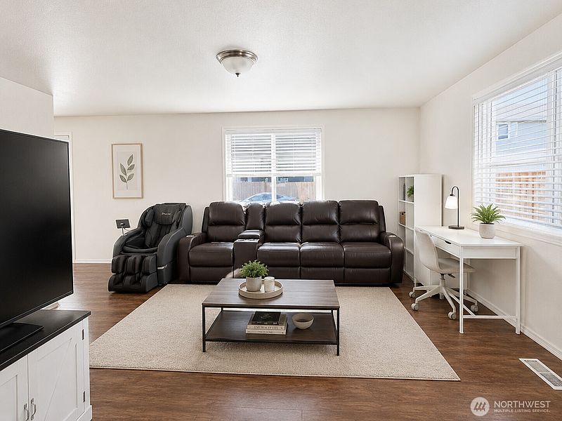 3rd image of 14916 45th Drive NE #233