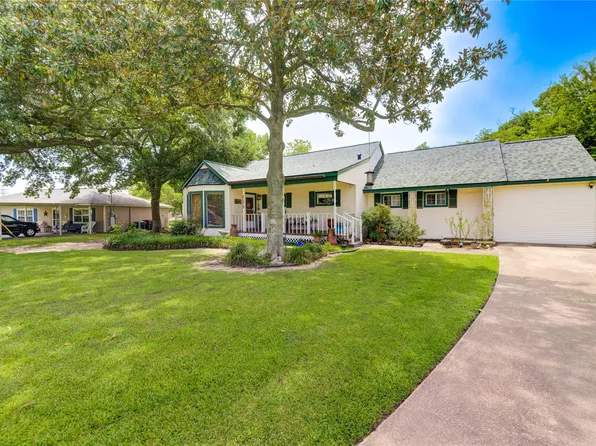 214 South St, Baytown, TX 77520