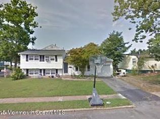 5 Duke Ln, Hazlet, NJ 07730