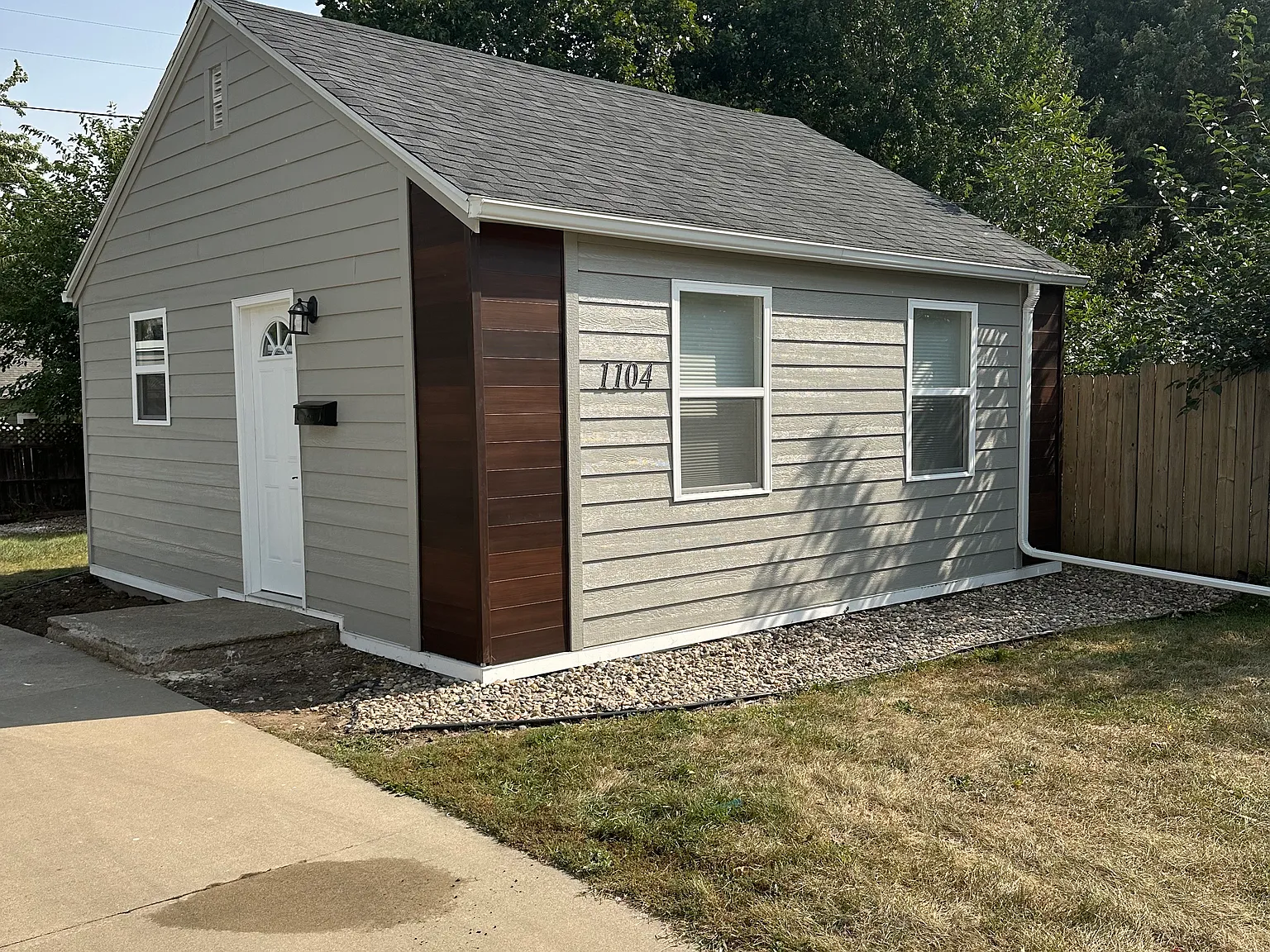 1 bed, 400 sqft, $1,100 — Photo 1