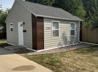 1104 S Hawthorne Ave, Sioux Falls, SD 57105