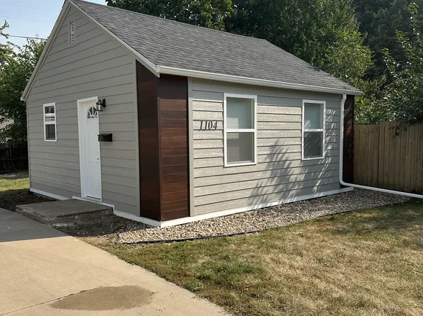 1104 S Hawthorne Ave, Sioux Falls, SD 57105