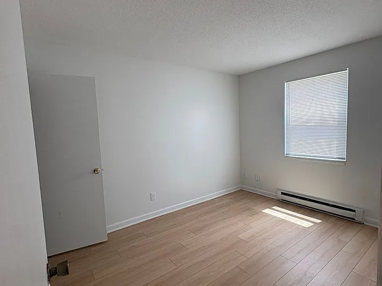 2225 S Hoyt Ave — Photo 5