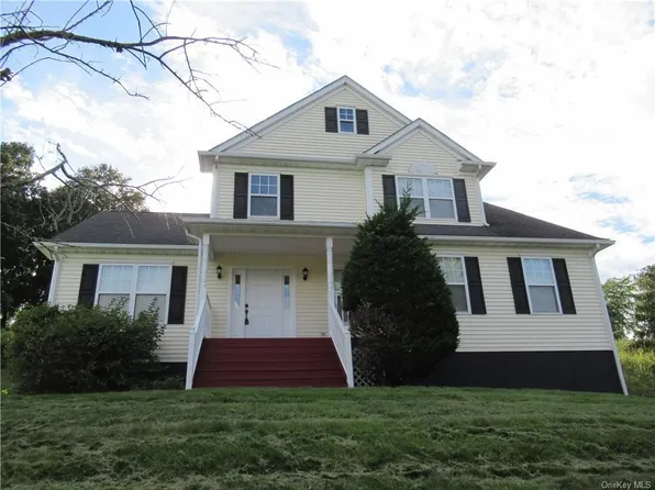 110 Van Scoy Rd, Poughquag, NY 12570