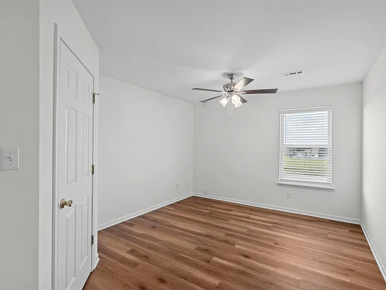 2409-2411 Northampton Dr. — Photo 25