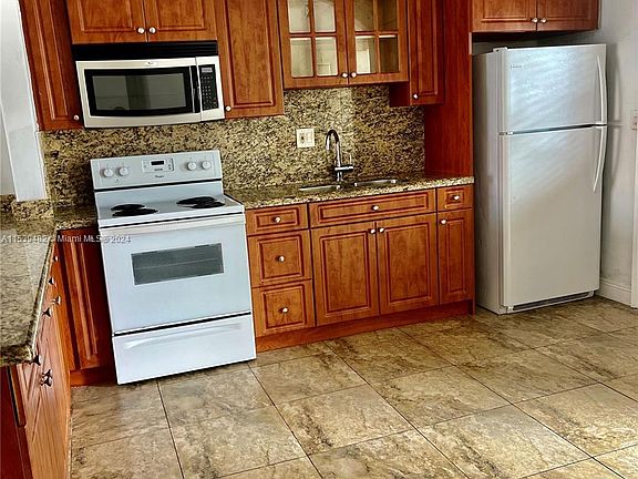 2nd image of 1600 NE 114th St APT 307