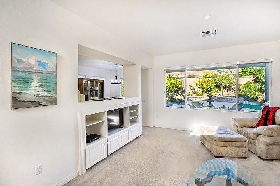 2 bed, 1213 sqft, $3,900 — Photo 4