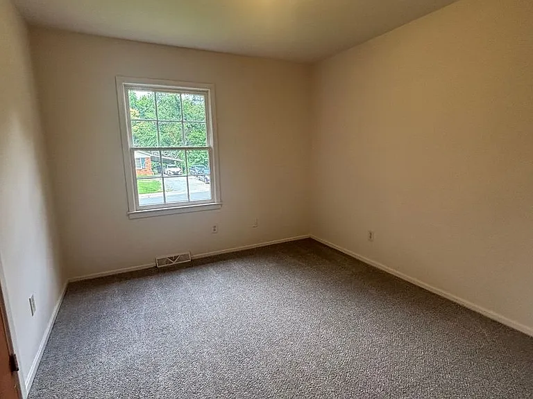 614 Kentbrook Dr — Photo 6